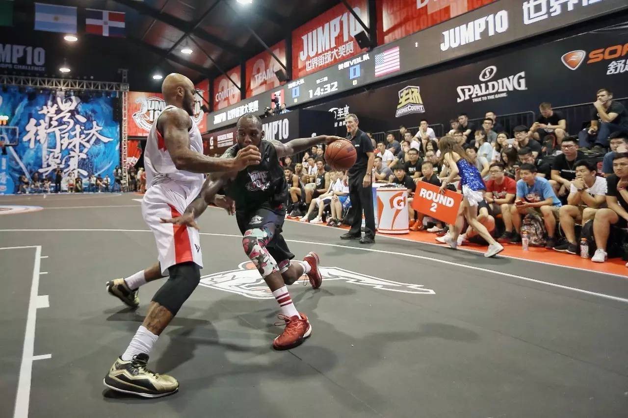 [图]林良铭破门定位球防守有问题 世预赛国足输球.