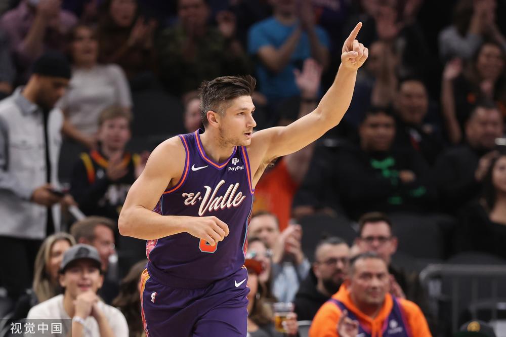 波黑80-77战胜希腊，赛后努尔基奇与字母哥贴面热聊